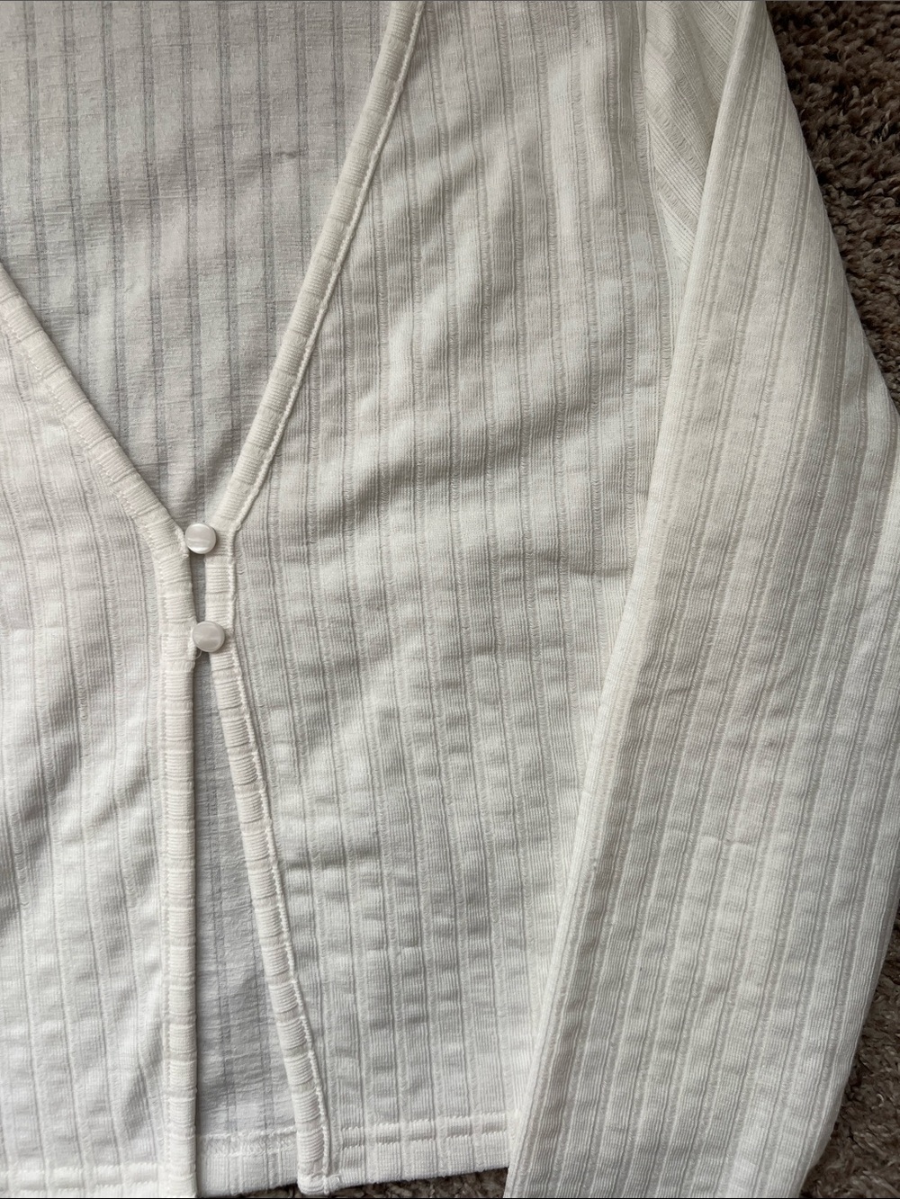 Off-White Ribbed V-Neck Cropped Cardigan - Picture 3 of 3